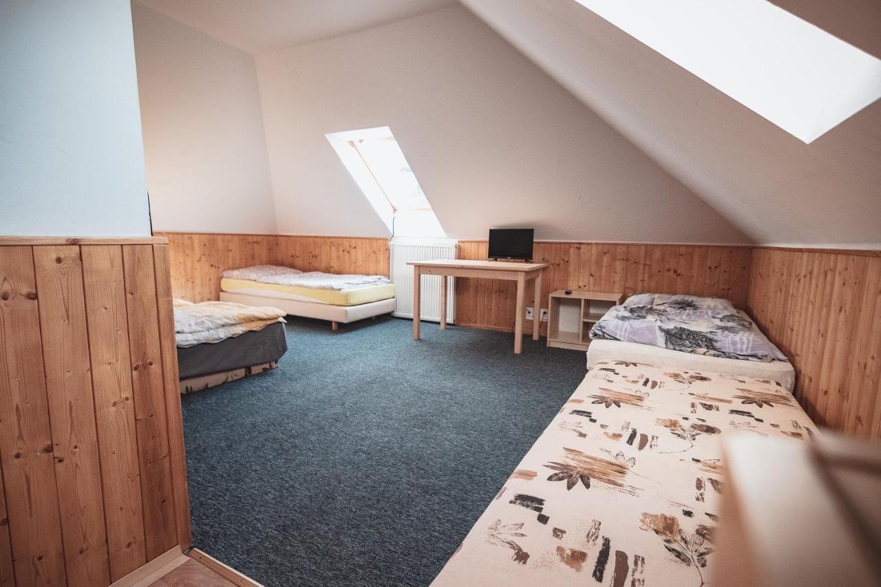 Отель Penzion U Draci Skaly Svojse Экстерьер фото